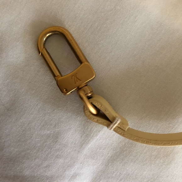 Louis Vuitton Epi Leather Pochette - Vanilla - Picture 12 of 16